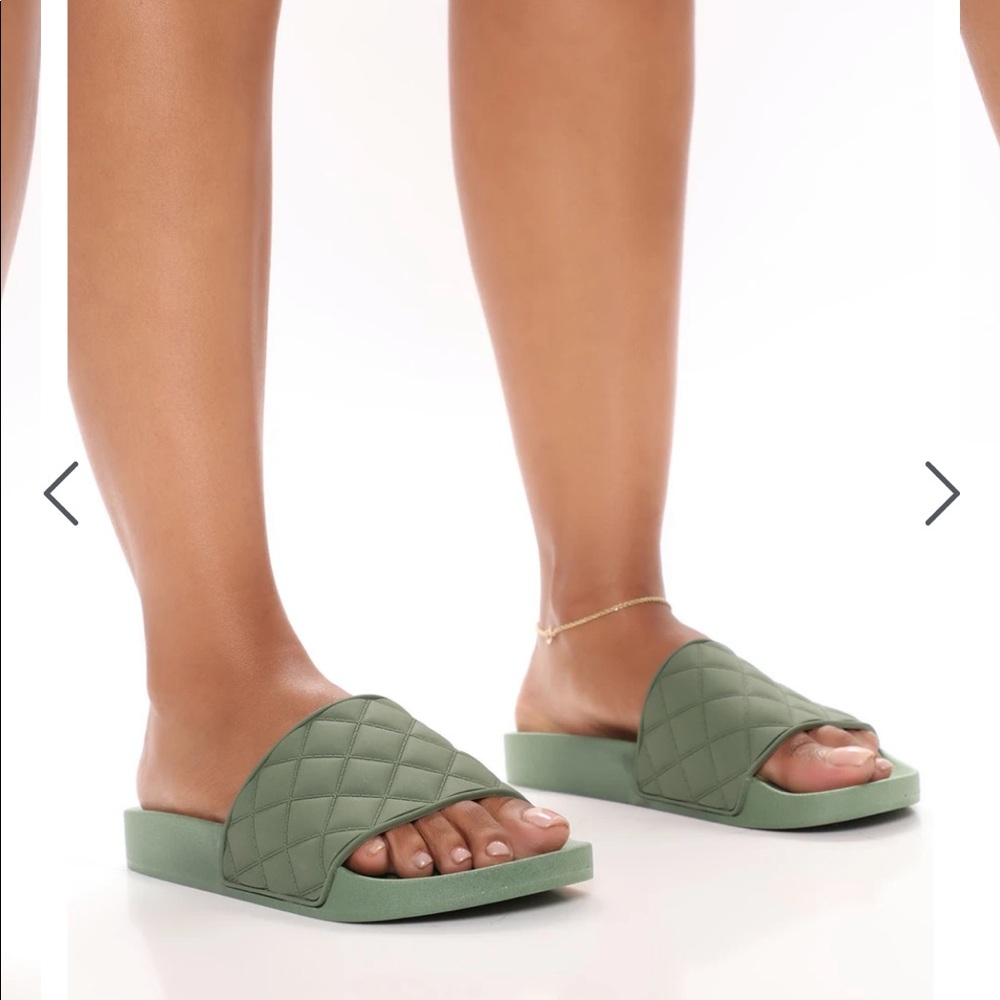 Fashion Nova Very Busy Slides